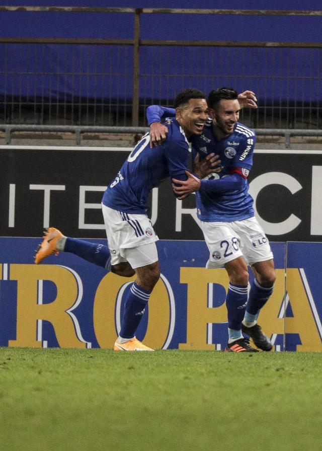 多米APP下载足球门将精彩扑救